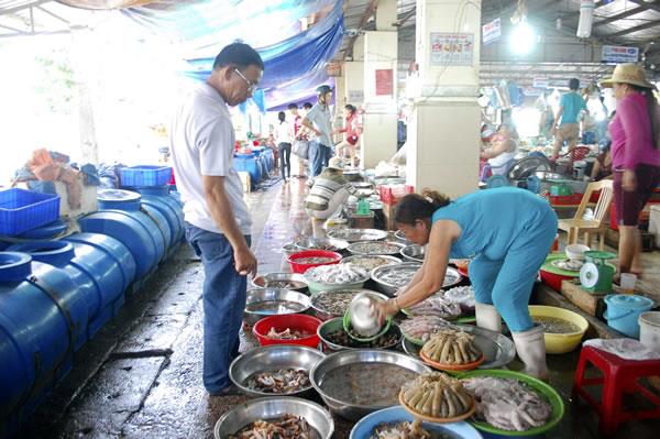 Xây dựng văn hóa, văn minh thương mại tại chợ hải sản