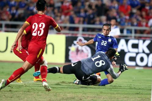 Vòng loại World Cup 2018, Thái Lan 1-0 Việt Nam: Phòng thủ bất thành