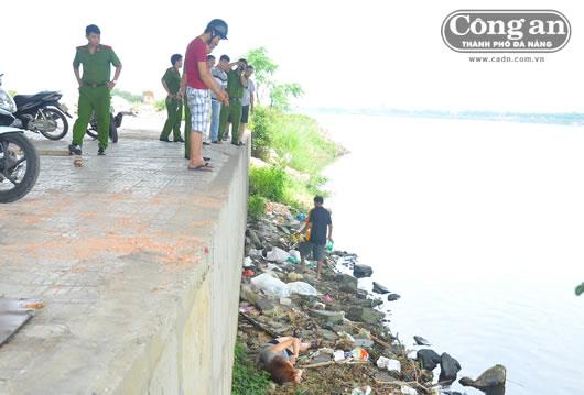 Cô gái bị đẩy xuống sông lúc nửa đêm