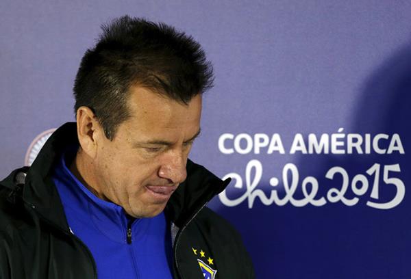 Carlos Dunga nên rời tuyển Brazil?