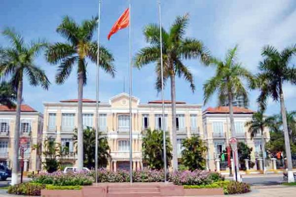 Cắm cờ hay treo cờ Tổ quốc?