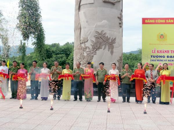 Khánh thành công trình tượng đài Bảo vệ an ninh Tổ quốc