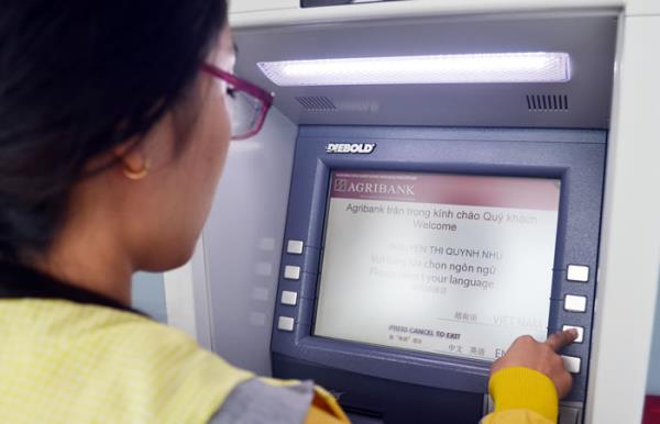 Người dân huyện đảo Lý Sơn đã rút được tiền qua máy ATM
