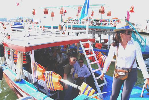 Sông Hàn, du thuyền và... tàu cá