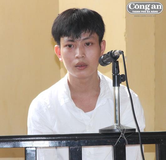 Trước ghẹo gái, sau... cướp giật