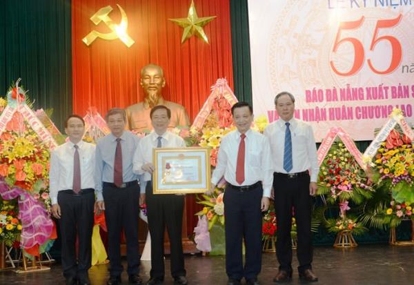 Báo Đà Nẵng đón nhận Huân chương Lao động hạng Nhì