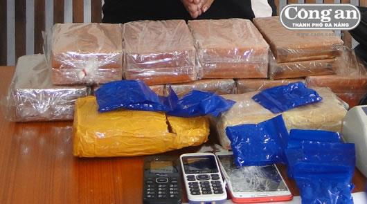 Mẻ lưới 18 bánh heroin và 12.000 viên ma túy tổng hợp