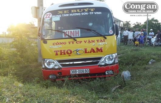 Khống chế đối tượng cướp vô-lăng xe buýt gây náo loạn QL1A