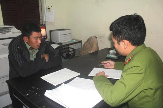 Bắt khẩn cấp 2 kẻ đâm nữ sinh