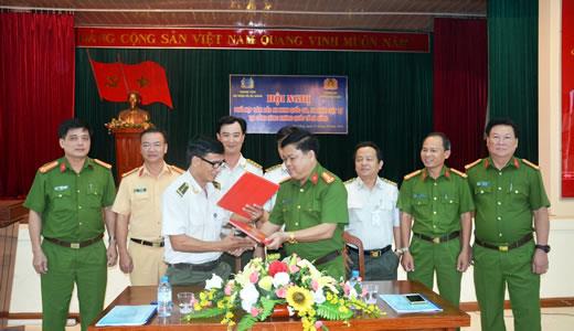 Ký kết công tác phối hợp đảm bảo ANQG, TTATXH tại Sân bay Đà Nẵng