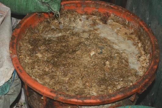 Sởn tóc gáy vào lô cốt mỡ bẩn tại Đà Nẵng