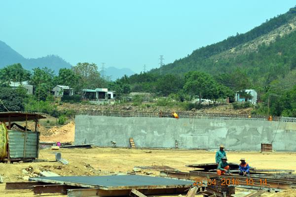 Cao tốc chậm vì vướng 13 hộ dân