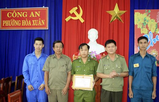 Khen thưởng đột xuất lực lượng tuần tra 8394 P. Hòa Xuân
