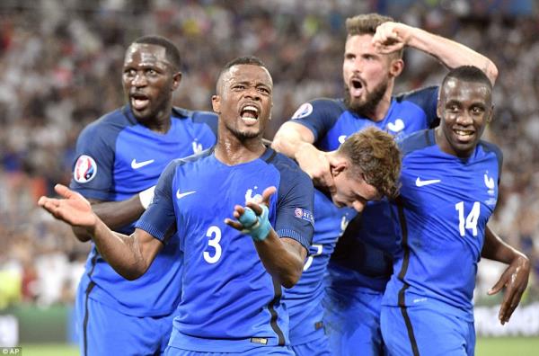 Griezmann lập cú đúp đưa Pháp vào chung kết