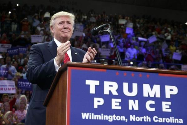 Bầu cử Mỹ: Bà Clinton dẫn trước ông Trump tại các bang chủ chốt