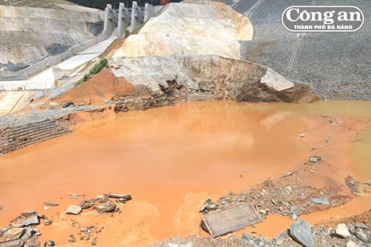 Sự cố bục cửa van số 2 đập thủy điện Sông Bung 2 (Quảng Nam): Khẩn trương khắc phục hậu quả