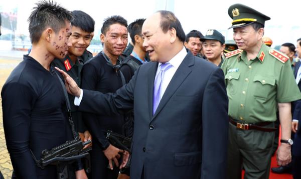 Thủ tướng Nguyễn Xuân Phúc dự Lễ xuất quân bảo đảm an ninh, an toàn Tuần lễ Cấp cao APEC 2017
