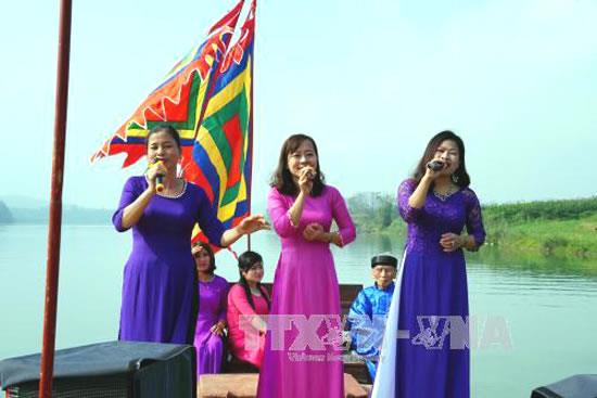 Nghe câu ví, giặm trên đường du lịch
