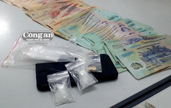 Bí mật của 2 thanh niên đi xe tay ga cao cấp