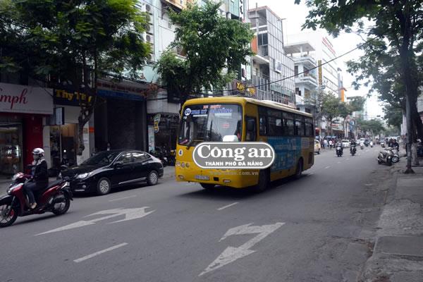 Ngắt tuyến xe buýt không trợ giá để nối tuyến cho xe trợ giá: Lợi cho... xe dù