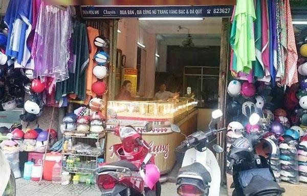 Cướp giật tại tiệm vàng