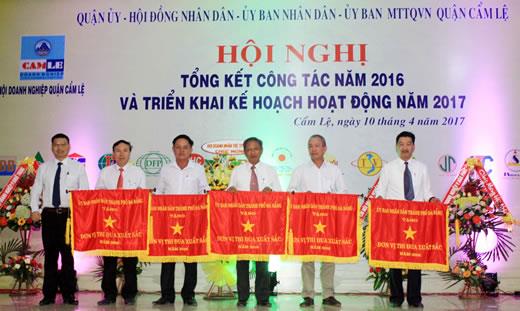 Tuyên dương khen thưởng 46 doanh nghiệp tiêu biểu, xuất sắc