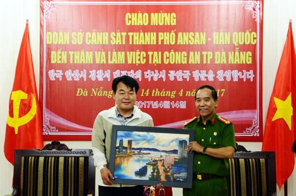 Lãnh đạo CATP tiếp đoàn Sở Cảnh sát TP Ansan (Hàn Quốc)
