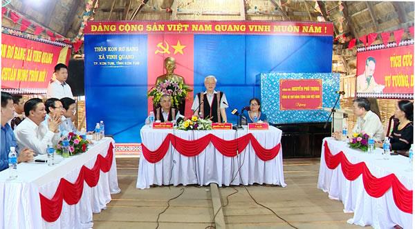 Tổng Bí thư Nguyễn Phú Trọng làm việc tại Kon Tum