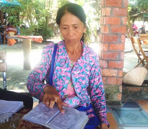 Hàng loạt người bán vé số sập bẫy lừa