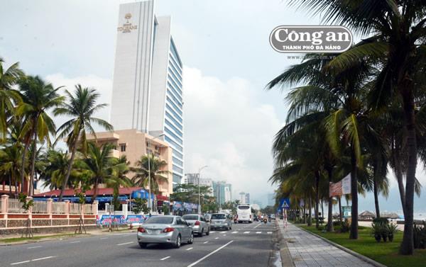 Nghịch lý bình ổn giá tại Lễ hội pháo hoa quốc tế Đà Nẵng: Buông khách sạn, siết giữ xe