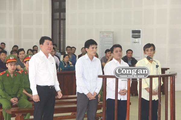 Ngày đầu tiên xử vụ chìm tàu du lịch Thảo Vân 2: Mâu thuẫn trong lời khai của các bị cáo