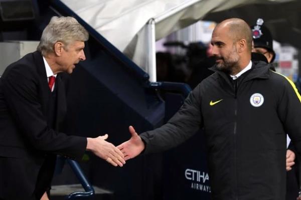 HLV Guardiola và Wenger đấu khẩu