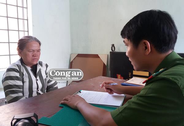 Vờ mua vàng để trộm