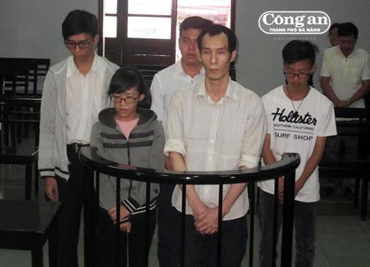 Sản xuất, tiêu thụ tiền giả, cả nhóm vào tù