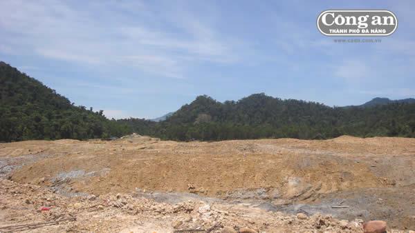 Nấp bóng trồng rừng để khai thác vàng sa khoáng trái phép