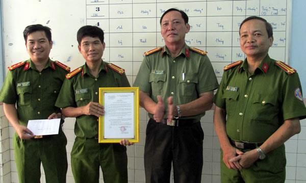 Khen thưởng đột xuất thành tích phòng chống tội phạm