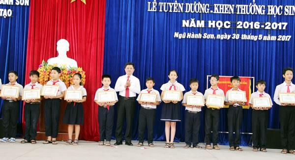 Phát triển toàn diện về mọi mặt của giáo dục