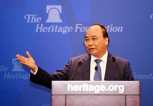 Thủ tướng Nguyễn Xuân Phúc về đến Hà Nội