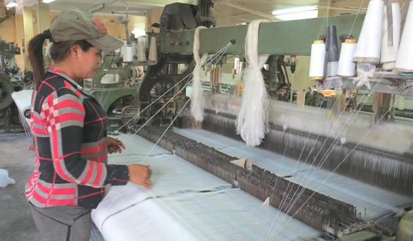 Bài 1: Lao đao vì máy dệt Trung Quốc