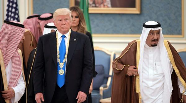 Tổng thống Trump - 6 tháng về Nhà Trắng