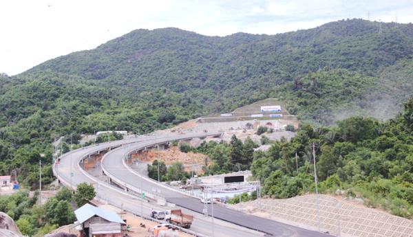 Bài 2: Đại công trường ngàn ngày không nghỉ