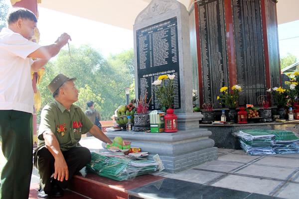 Thắm đỏ mãi nơi này...