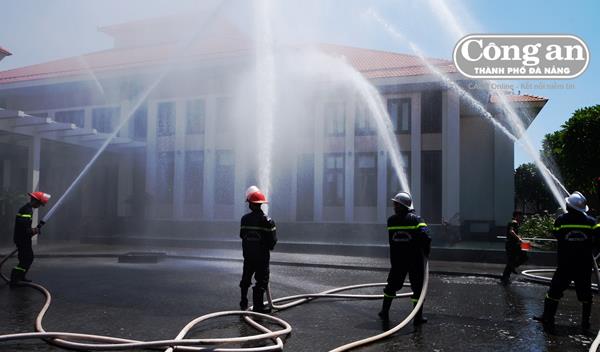 Thực tập phương án chữa cháy, cứu nạn tại các cơ sở phục vụ Hội nghị cấp cao APEC 2017