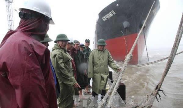 Tàu cá chở 10 thuyền viên bị mất liên lạc trên biển