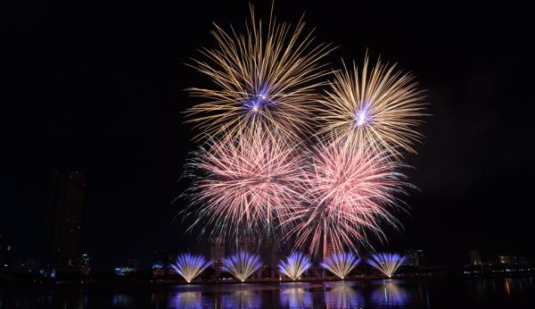 Ý đăng quang vô địch, Lễ hội pháo hoa quốc tế Đà Nẵng 2018 thành công rực rỡ