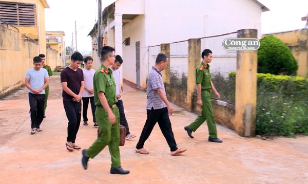 Phá đường dây cá độ bóng đá 2 tỷ đồng mỗi tuần
