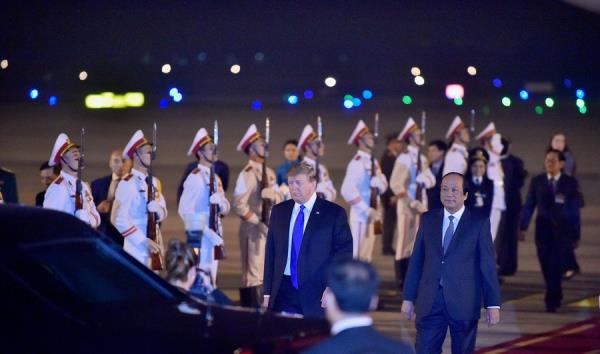 Tổng thống Donald Trump đến Hà Nội