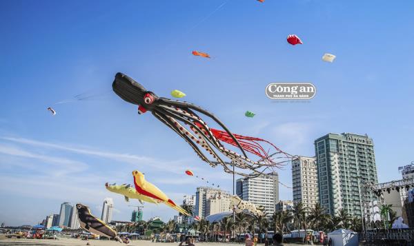 Bao giờ Đà Nẵng là trung tâm kinh tế biển? (Bài 1: Cảng Liên Chiểu và cú sốc thời gian)