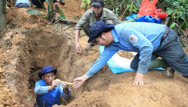 Đẩy mạnh tìm kiếm, quy tập hài cốt liệt sĩ