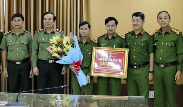 Khen thưởng Ban chuyên án 919B xóa đường dây cá độ triệu đô